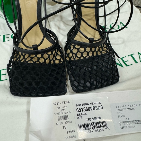 Size 7, true to size black heels - Picture 5 of 8